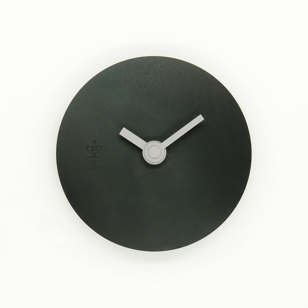 志賀正章がデザインした金属の時計　titleはcircle clock 100 black iron