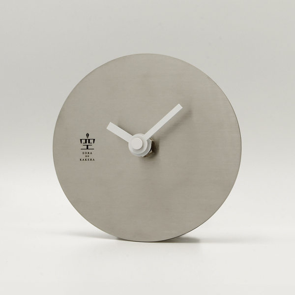 志賀正章がデザインした金属の時計　titleはcircle clock 100 sus hl