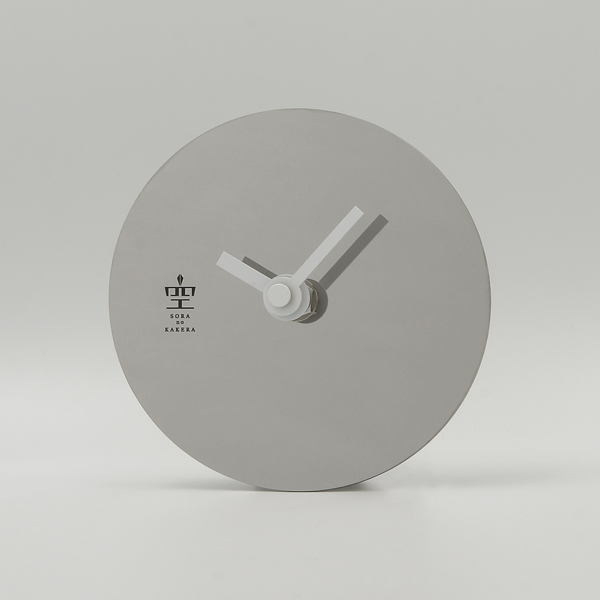 志賀正章がデザインした金属の時計　titleはcircle clock 100 sus mirror