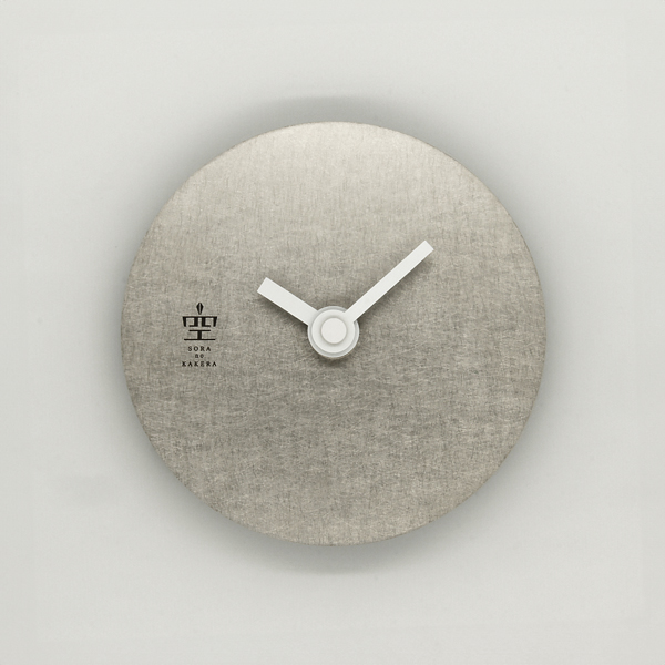 志賀正章がデザインした金属の時計　titleはcircle clock 100 sus vb