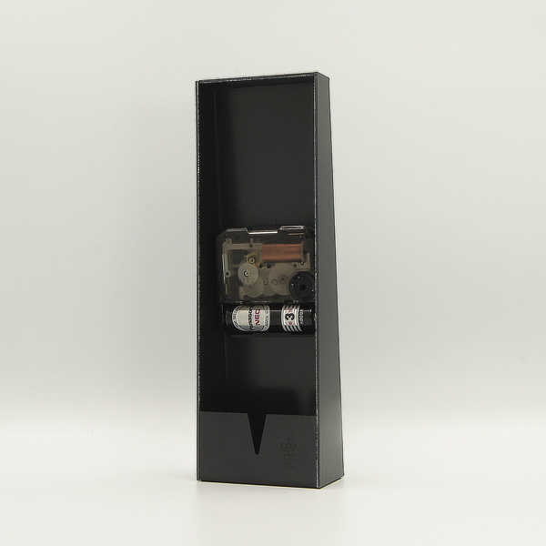 志賀正章がデザインした金属の時計 titleはquiet reality black iron