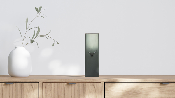 志賀正章がデザインした金属の時計 titleはquiet reality black iron