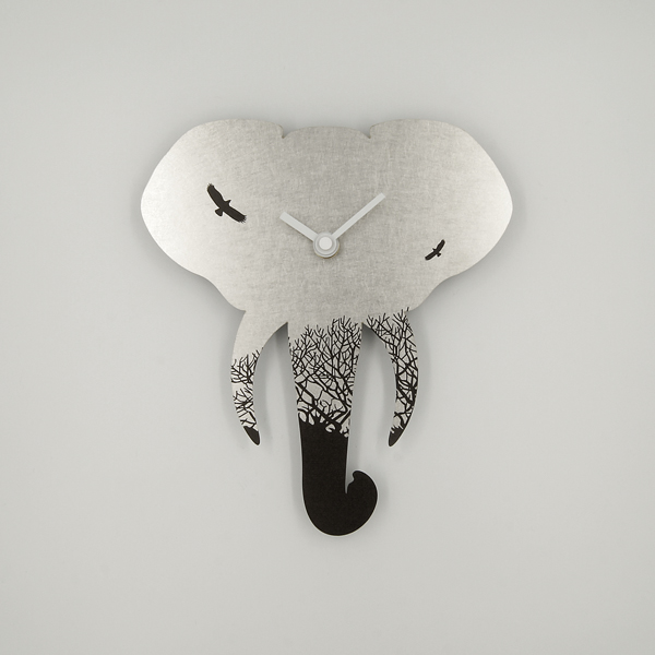 志賀正章がデザインした金属の時計 titleはelephant black